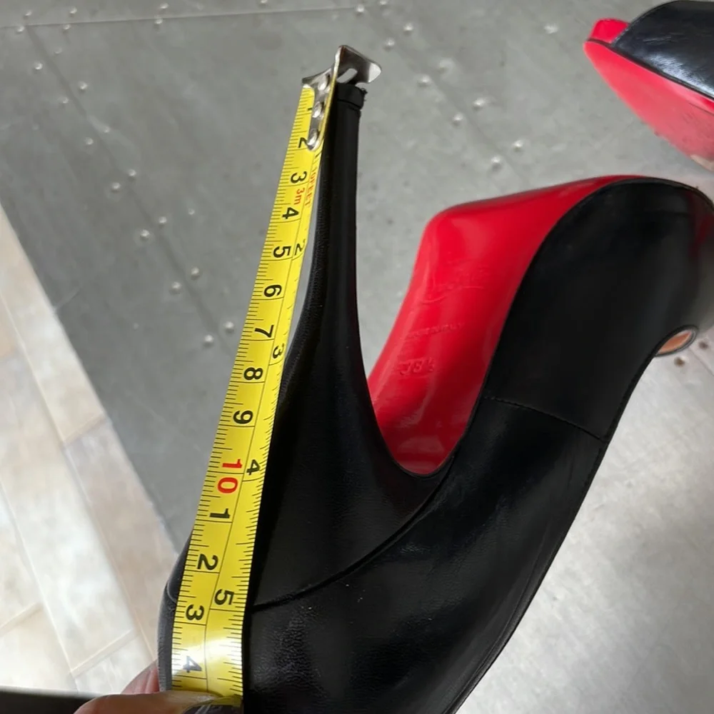 Christian louboutin Preowned black leather peep toe classic pump sz 38.5 120mm